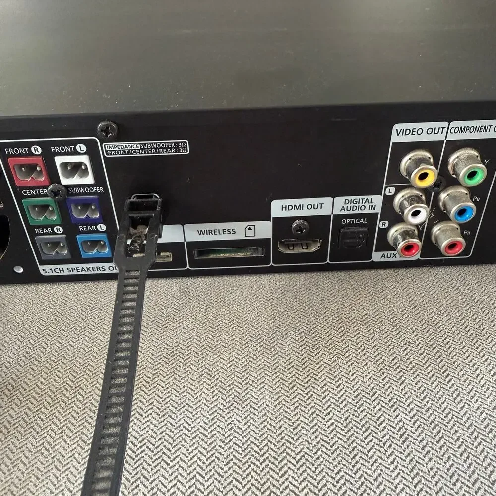 Samsung HT-Z320 DVD Home Theater Receiver Main Unit Powers On No Remote